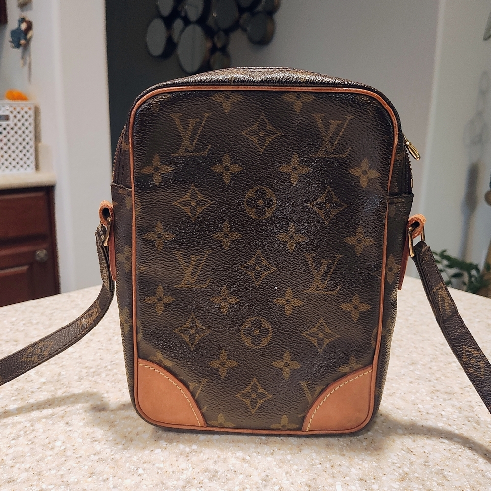 Louis Vuitton Brown Monogram Womens/Mens Bag. - Picture 2 of 13